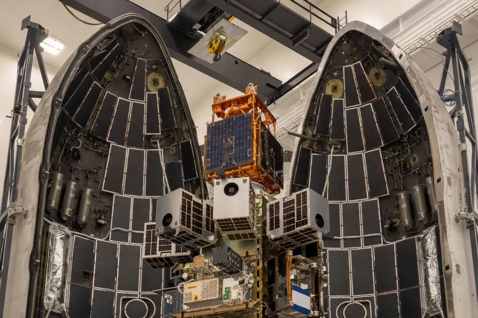 Одна ракета — и сразу 80 космических аппаратов на орбите: ракета Falcon 9 успешно выполнила миссию