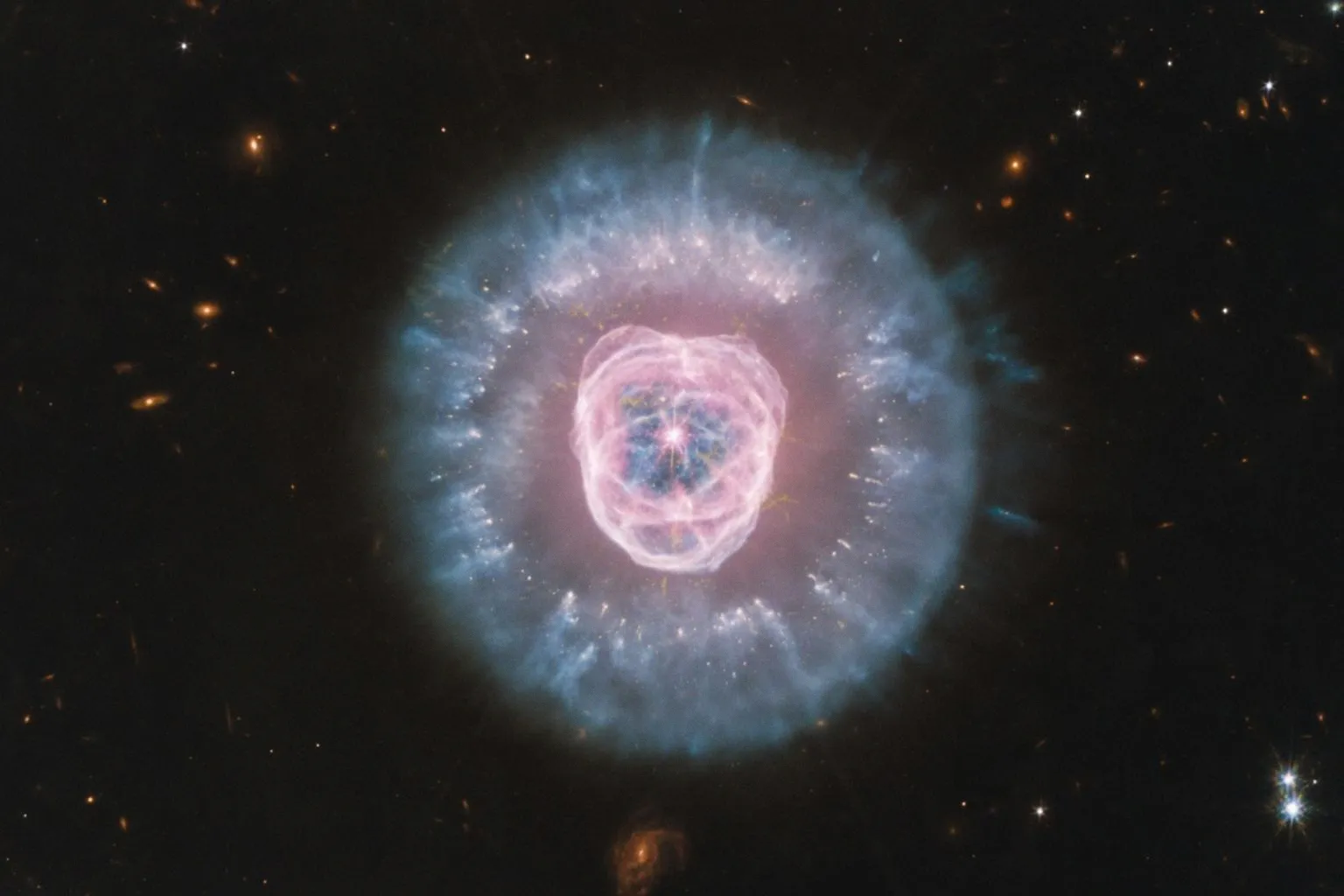 Тайны туманности NGC 2392: как телескоп Webb переосмыслил облик «Львиной» звезды